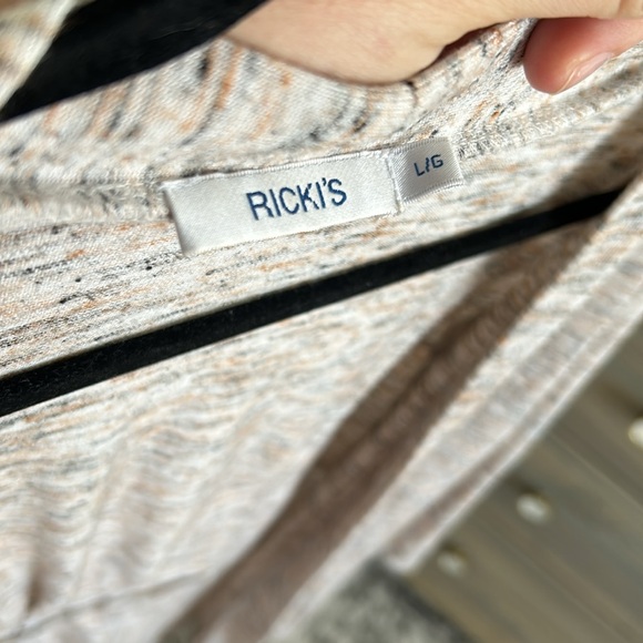 Beige sweater - Picture 3 of 4